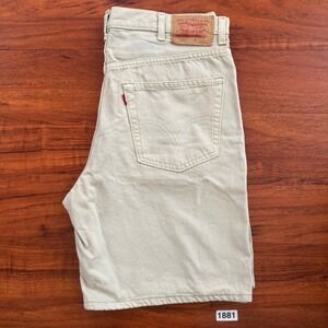Levi's 550 Relaxed Fit Men's Beige Shorts 100% Cotton Size 38x8.5 EUC